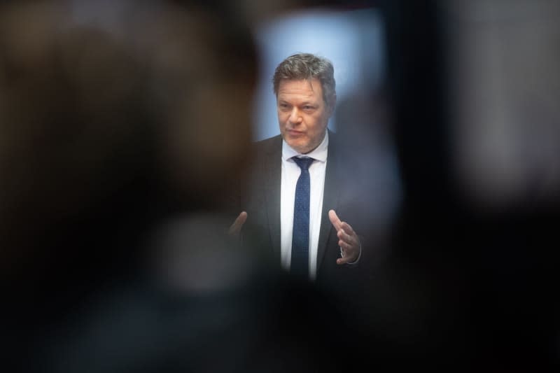 German Economics Minister Robert Habeck speaks during a press conference in the State Chancellery as he is on a one-day visit to Rhineland-Palatinate. Boris Roessler/dpa