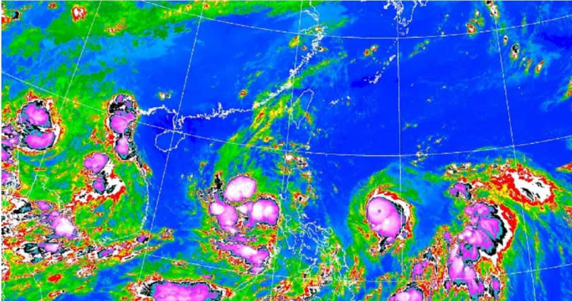 第14號颱風「璨樹」增強為強烈颱風。（圖／中央氣象局）