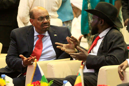 South Sudan's President Salva Kiir (R) talks to Sudan's President Omar al-Bashir after signing a cease fire and power sharing agreement with South Sudanese rebel leader Riek Machar in Khartoum, Sudan August 5, 2018. REUTERS/Mohamed Nureldin Abdallah