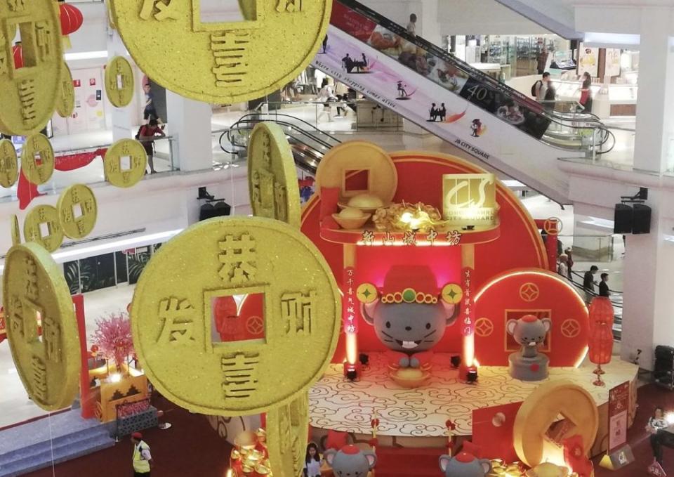 A top view of JB City Square’s main court featuring a gigantic red pagoda stage complete with cute cartoon rats. — Picture courtesy of JB City Square