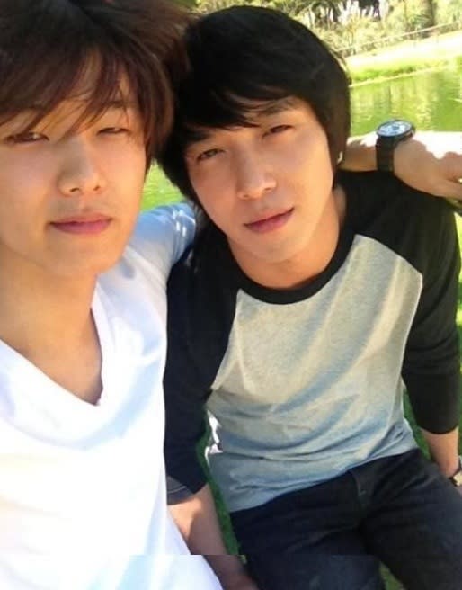 Kang Min Hyuk reveals a new photo with Jung Yong Hwa