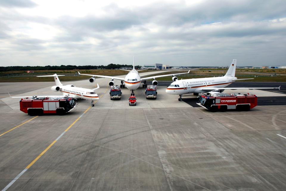 Three types operated by the Flight Readiness Service. From left to right: Bombardier Global 5000, Airbus A340, and Airbus A319CJ. <em>Bundeswehr/Ingo Bicker</em>