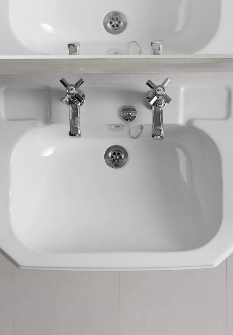 How to Destain White Sinks