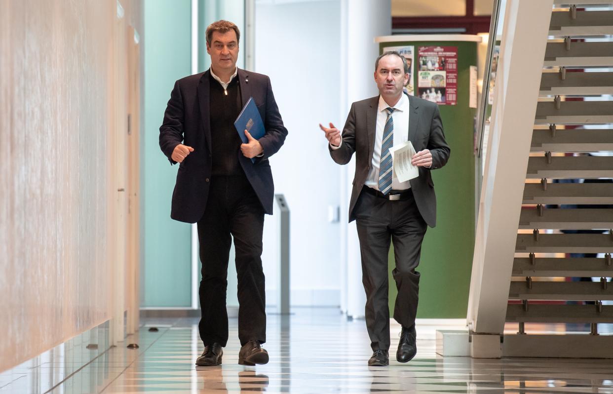 Minister President of Bavaria Markus Soeder (L) and Deputy Prime Minister and State Minister for Economic Affairs, Rural Development and Energy, Hubert Aiwanger arrive to a press conference after a cabinet meeting focused on the novel coronavirus COVID-19 crisis at the Bavarian State Chancellery on March 24, 2020 in Munich, southern Germany. (Photo by Peter Kneffel / POOL / AFP) (Photo by PETER KNEFFEL/POOL/AFP via Getty Images)