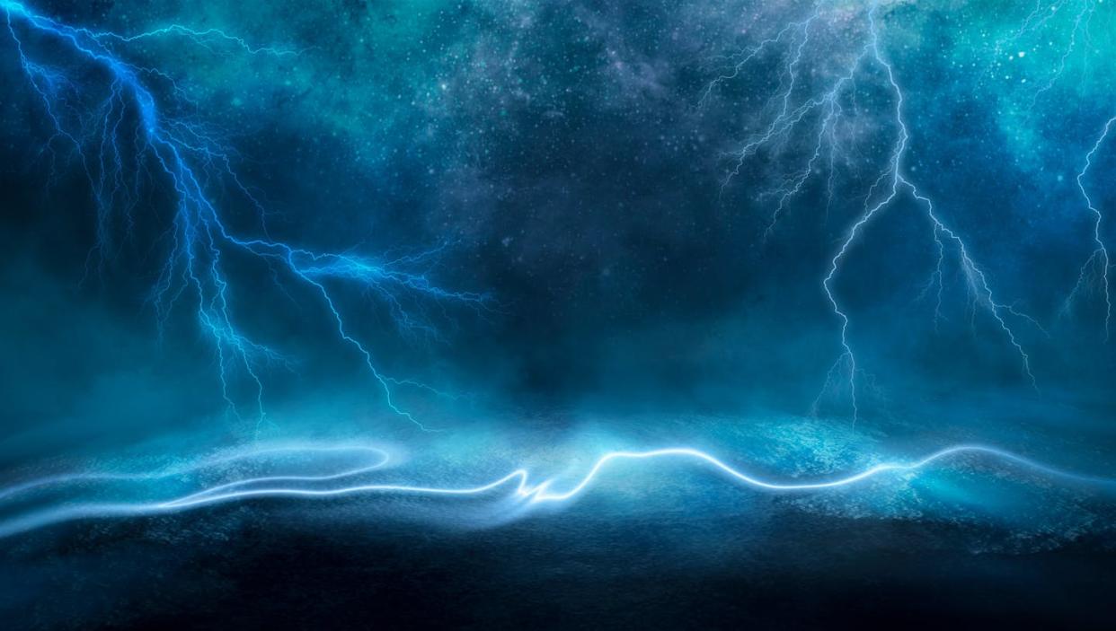 <a href="https://www.shutterstock.com/es/image-illustration/dramatic-empty-nature-background-lightning-thunderstorm-1901553820" rel="nofollow noopener" target="_blank" data-ylk="slk:Mia Stendal / Shutterstock;elm:context_link;itc:0;sec:content-canvas" class="link ">Mia Stendal / Shutterstock</a>