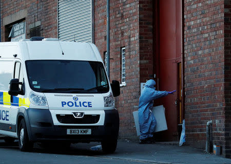 An army bomb disposal team work at the scene of an anti terrorism operation in the Lee Bank area of Birmingham, Britain, August 26, 2016. REUTERS/Darren Staples