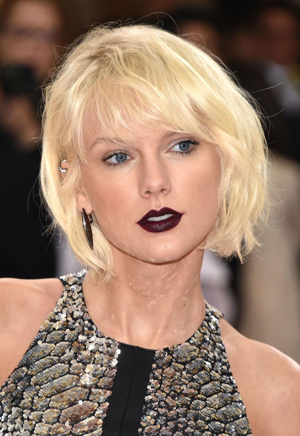 <p> This make-up look seen on Taylor Swift at the 2016 Met Gala was an incredibly striking one thanks to the ultra dark rouge noir lip. For maximum impact, the rest of her look was quite pared back with subtle sparkles on the eyes and just a little mascara. </p>