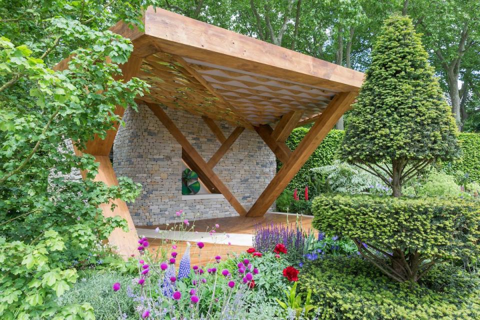 <p>The inspiration for this garden stemmed from Chris's study of fractal geometry and patterns found in nature. There were colourful flower borders and a mixture of formal and informal planting with the centrepiece, an oak and limestone loggia, designed in the shape of a leaf. Rather famously, even though he was 'undoubtedly' tipped for a gold medal in 2017, Chris was awarded a silver-gilt for this garden.</p><p>• Read more > <a href="https://www.housebeautiful.com/uk/garden/designs/news/a1769/chris-beardshaw-chelsea-flower-show-medal/" rel="nofollow noopener" target="_blank" data-ylk="slk:Chelsea Flower Show controversy? Chris Beardshaw's Silver-Gilt award is talk of the show;elm:context_link;itc:0;sec:content-canvas" class="link ">Chelsea Flower Show controversy? Chris Beardshaw's Silver-Gilt award is talk of the show</a></p>