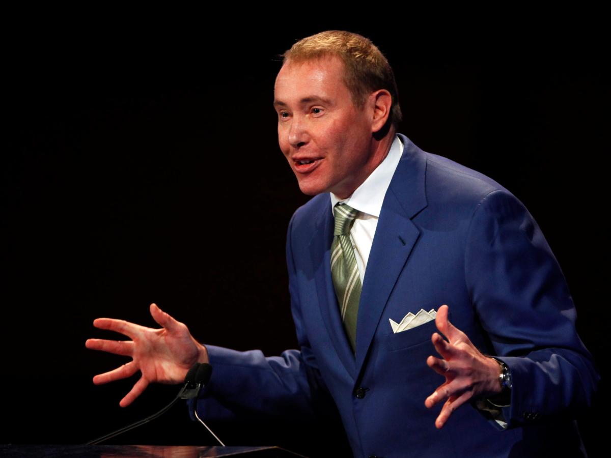 'Bond King' Jeffrey Gundlach says buy long-dated Treasurys, with prices set to rebound going into a recession