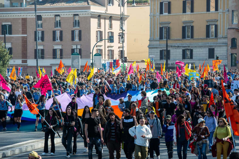 People take part in a rally honouring the people killed in Italy by the Mafia. Valentina Stefanelli/Zuma Press/dpa