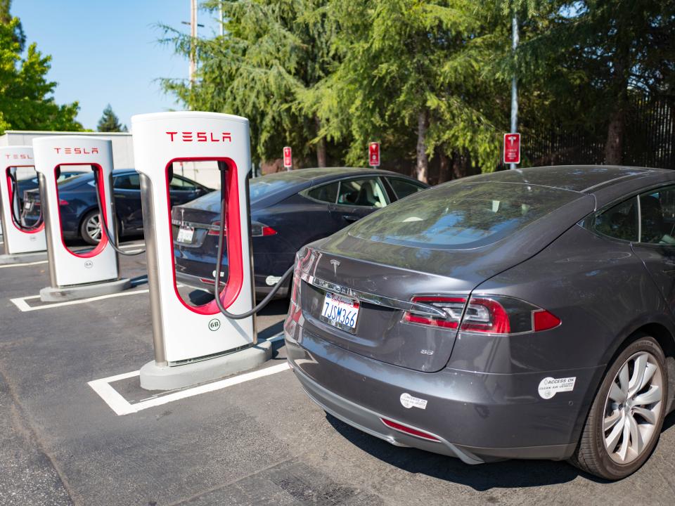 Tesla vehicles plugged in and charging at a Supercharger rapid battery charging station for the electric vehicle company Tesla Motors, in the Silicon Valley town of Mountain View, California, August 24, 2016.