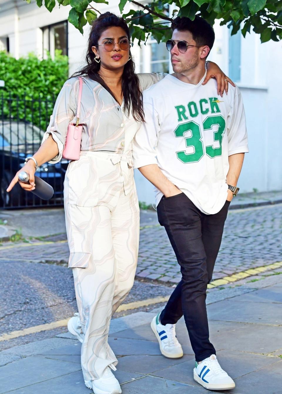 <p>Priyanka Chopra and Nick Jonas show sweet PDA while heading to a lunch date at the Beach Blanket Babylon restaurant in Notting Hill.</p>