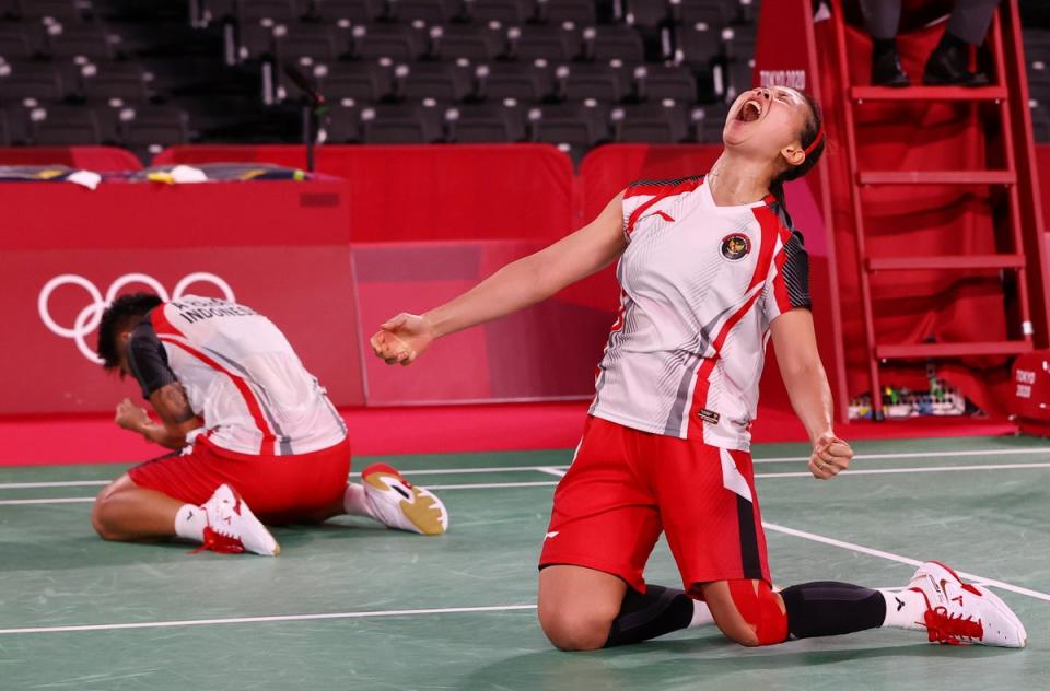 Apriyani Rahayu of Indonesia and Greysia Polii of Indonesia react after winning the ie Women's Badminton doubles match against Du Yue of China and Li Yinhui of China. (Leonhard RFoeger/euters)