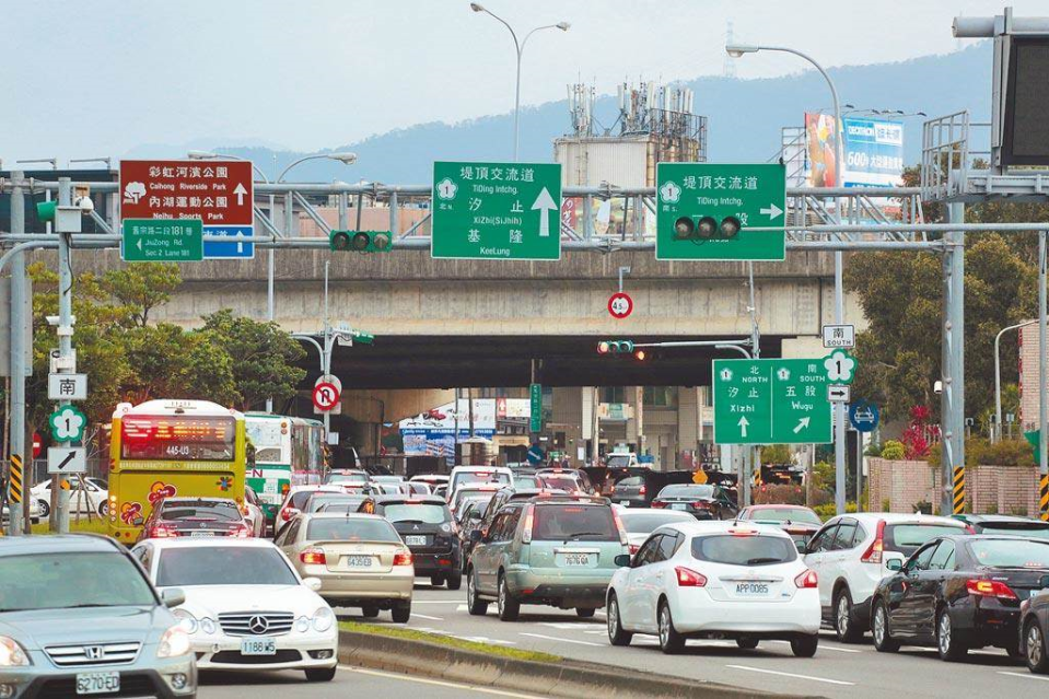 台灣哪縣市的人最愛開車？匝道周邊房價漲幅驚人。(資料照)