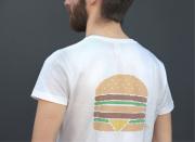 <p>Im gleichen Jahr brachte der Fastfood-Riese gemeinsam mit dem Pariser Concept Store Colette eine etwas weniger auffällige Kollektion heraus. Dabei wurden einige bekannte McDonald’s Produkte auf einfache T-Shirts oder Jutebeutel gedruckt. (Bild: ddp Images) </p>