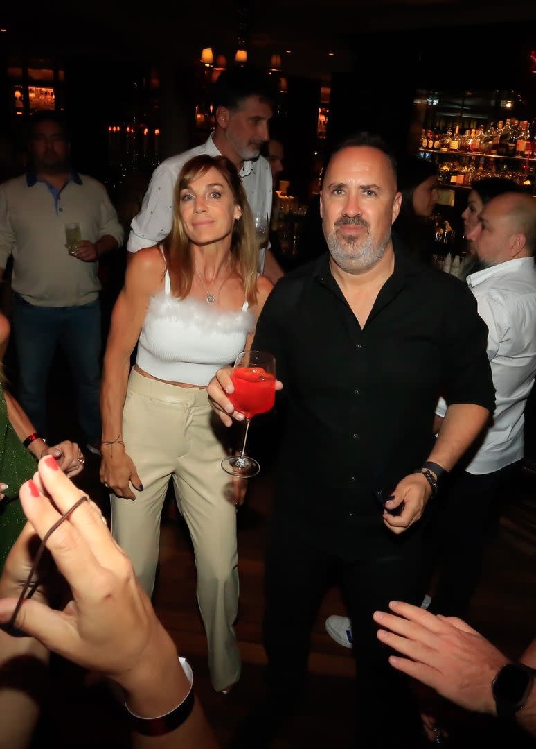 Paula Trapani a puro baile y trago con el cumpleañero