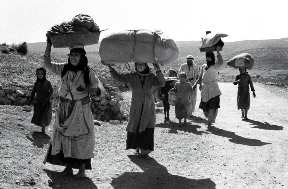 Palestiniens fuyant un village non identifié de Galilée en 1948.