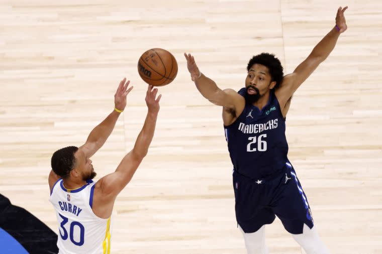 獨行俠板凳上的丁維迪（Spencer Dinwiddie），全場26分，但防守卻是大問題。法新社