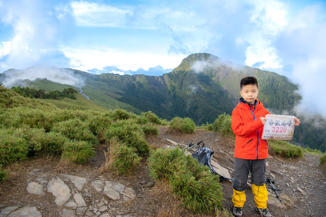 合歡南峰，背後是合歡東峰