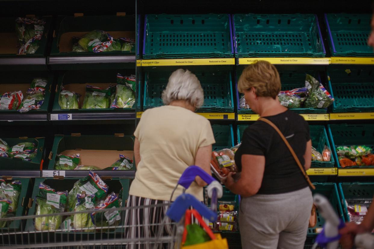 Food People purchase reduced price goods at a supermarket in Reading, Britain, Aug. 21, 2022.  Britain's Consumer Prices Index CPI surged by 10.1 percent in the 12 months to July, the highest level in 40 years, official statistics showed on Aug. 17. (Photo by Tim Ireland/Xinhua via Getty Images)