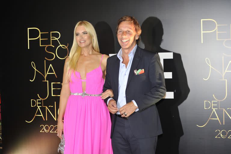 Valeria Mazza y Alejandro Gravier son un clásico en este tipo de celebraciones. Mientras que ella apostó al color, el empresario lució más relajado de lo habitual, al no usar corbata