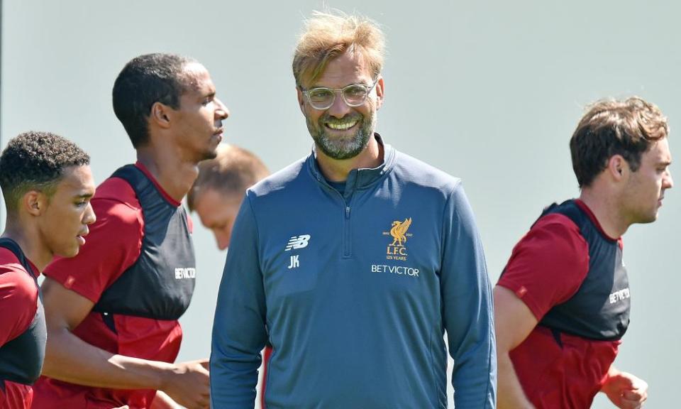 Jürgen Klopp takes a Liverpool training session