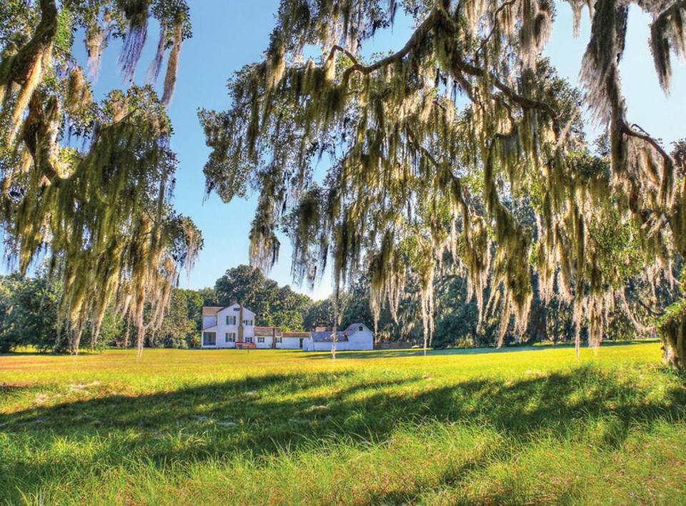 Hofwyl-Broadfield rice plantation site was in operation from the early 1800’s using enslaved African labor.  Howland’s SPLOSH model shows a Category 3 would inundate the area by 2100 from sea level rise.
Located in Glyn County at 5556 U.S. Highway 17. 