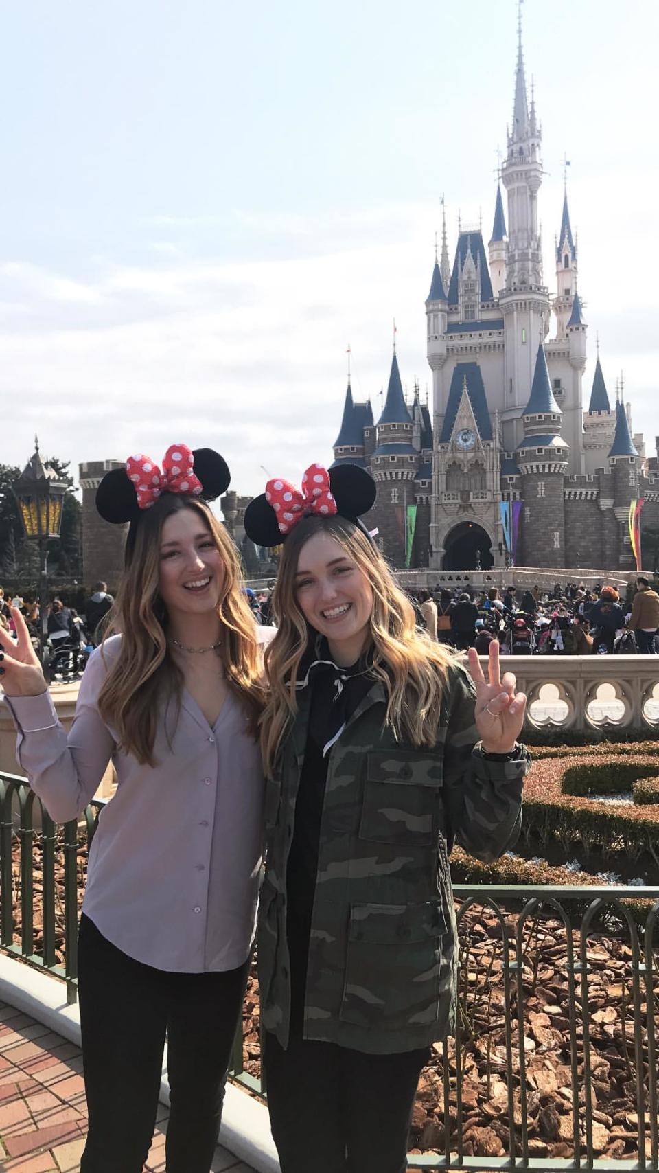 Justine shared her and her sister’s visit to Tokyo Disneyland via Instagram.