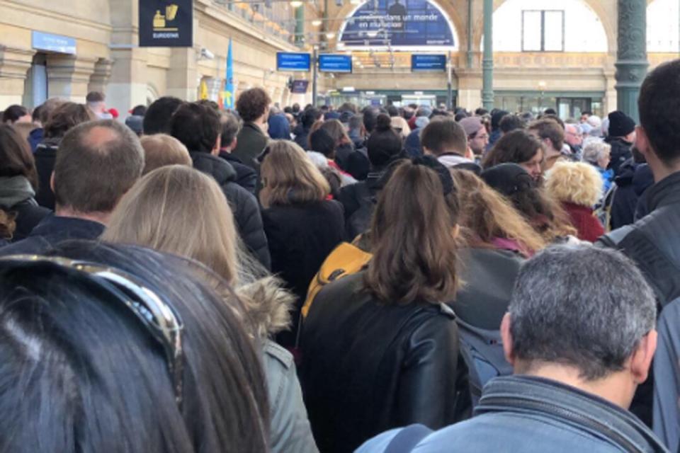 Delays in the Gare Du Nord in Paris today (@chapz_89)