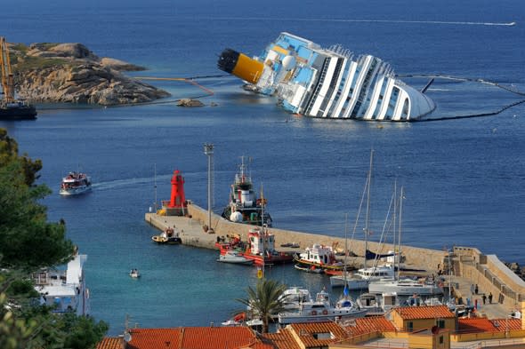 Skull found on Costa Concordia could be 'hero' waiter