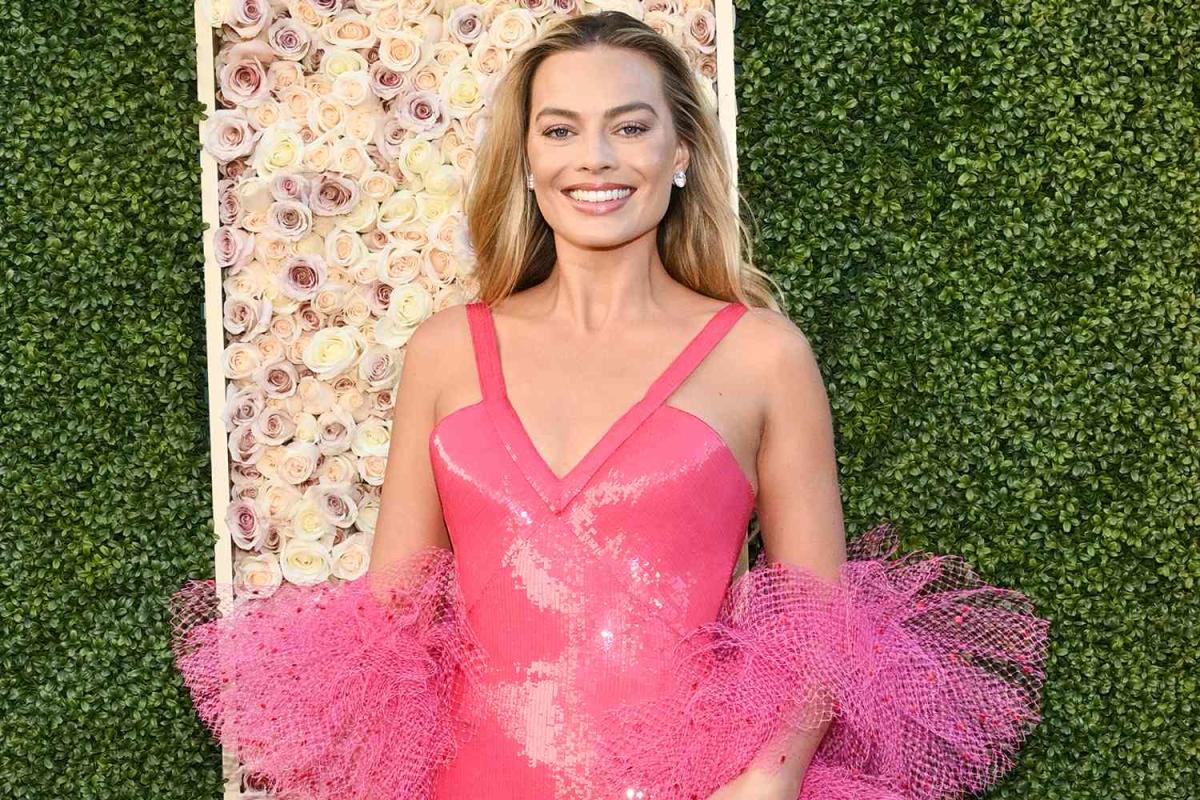 Margot Robbie’s Oscars Dress Should Be One of These 3 Iconic ‘80s