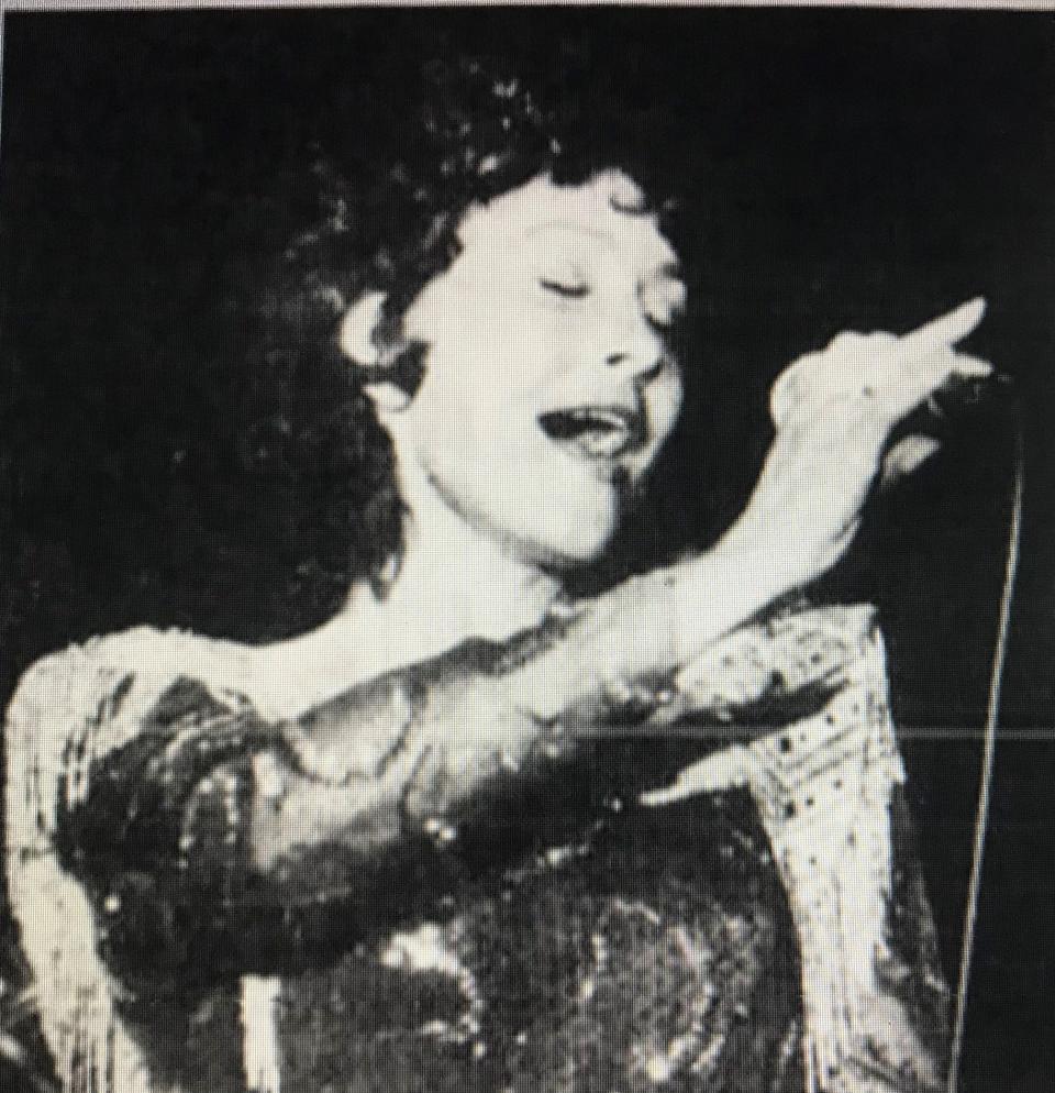 Loretta Lynn performs at the Carlton Celebrity Room in Green Bay in 1985.