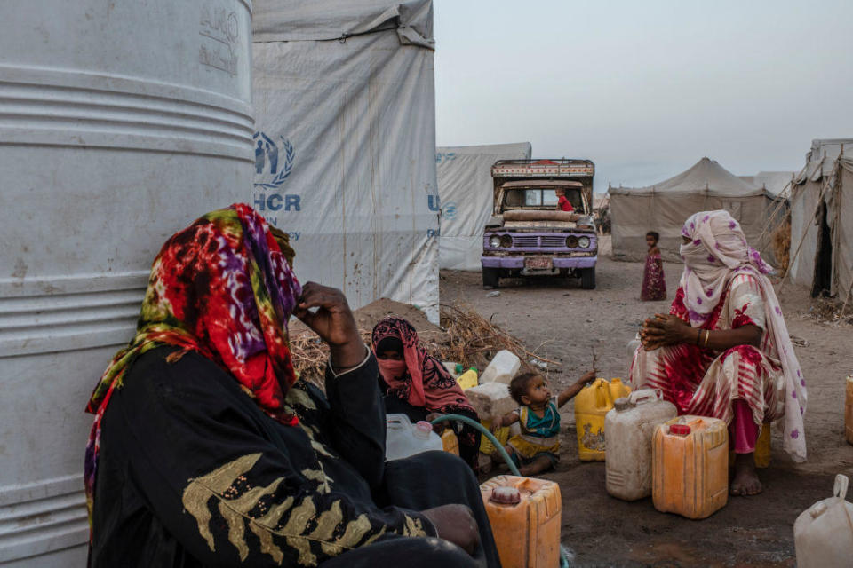 Internally displaced people fill water at Meshqafah Camp on September 23, 2018 in Aden, Yemen. The majority of the camp is made up of families who fled fighting along Yemen's west coast.  / Credit: Andrew Renneisen / Getty Images