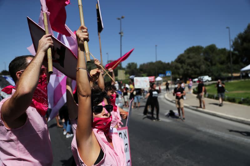 Israelis protest against legislation to limit demonstrations during COVID-19 lockdown