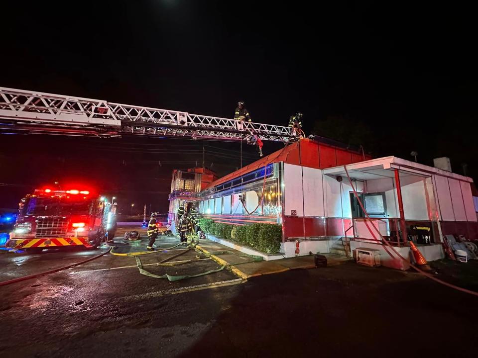 The Menlo Park Diner on Route 1 southbound in Edison is closed after sustaining damage from a kitchen fire on Saturday night.