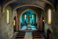 <p>Relgious school chapel in Italy. (Photo: James Kerwin/Caters News) </p>