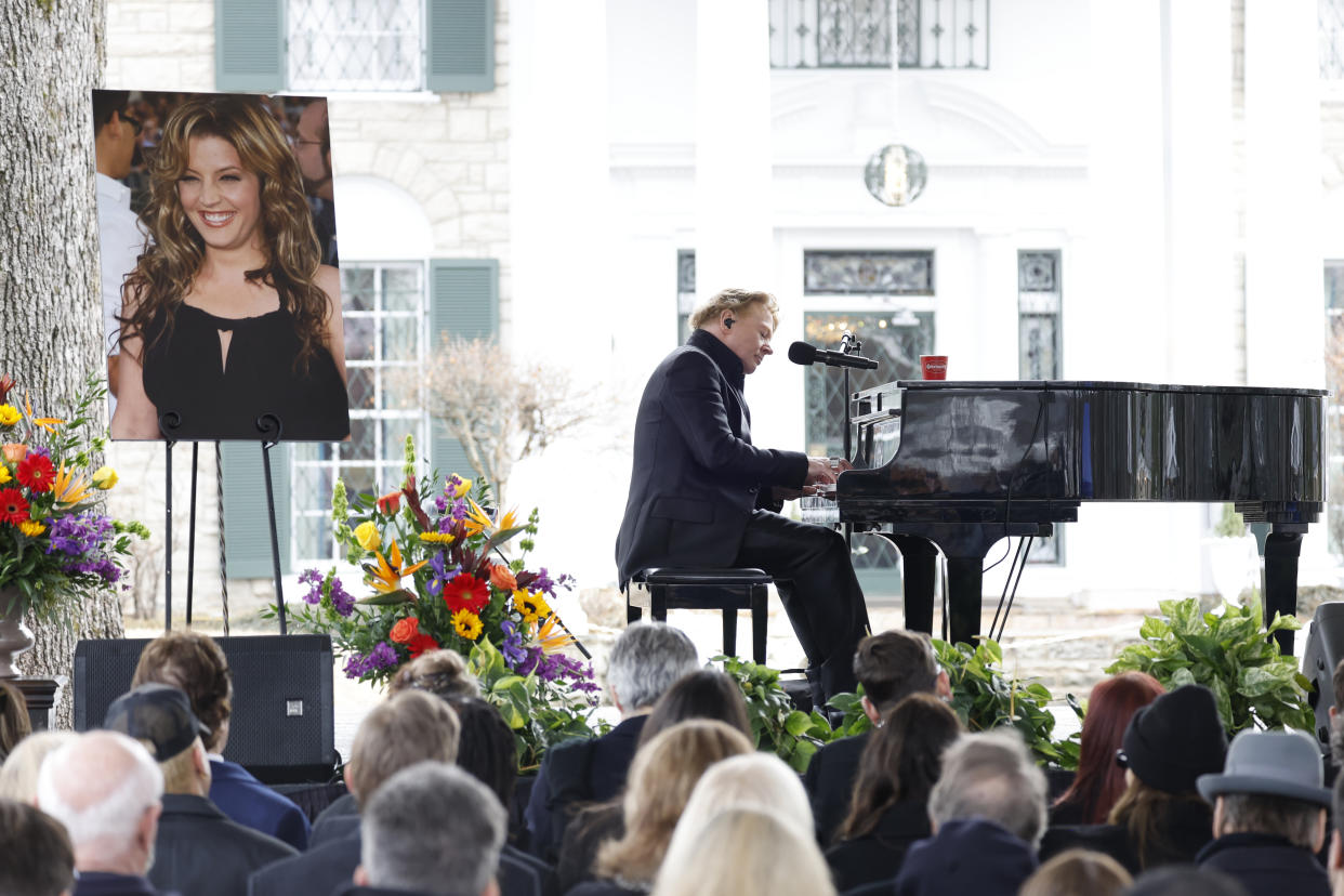 Axl Rose performs 'November Rain' at the memorial for Lisa Marie Presley. (Photo: Jason Kempin/Getty Images)