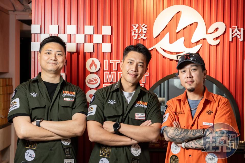 3位型男老闆李震豪（左起）、王家揚、伍驊嶸，19歲時一起在燒肉名店歷練，如今合作開店。