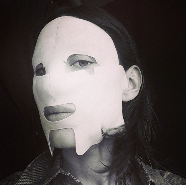 Alexa Chung’s Face Mask Selfie