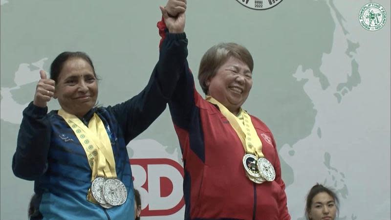 61歲的「健力Q嬤」李彩薇在亞洲經典健力錦標賽包辦4面金牌，並打破亞洲紀錄。（翻攝自健力 Q嬤李彩薇臉書）