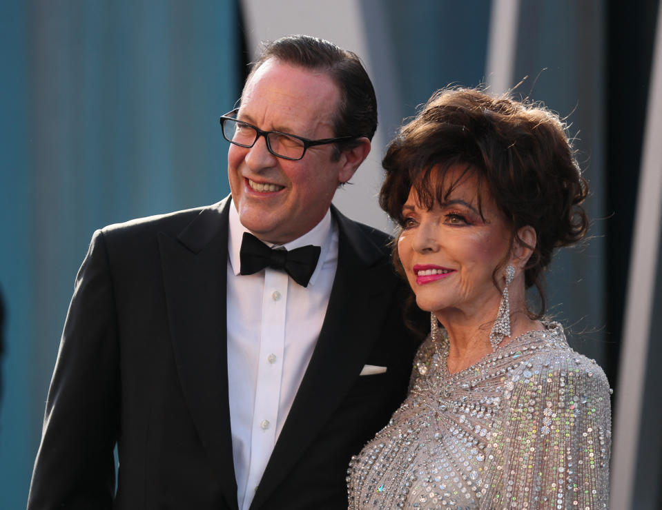 Joan Collins und Percy Gibson bei der Vanity Fair Oscar 2022.