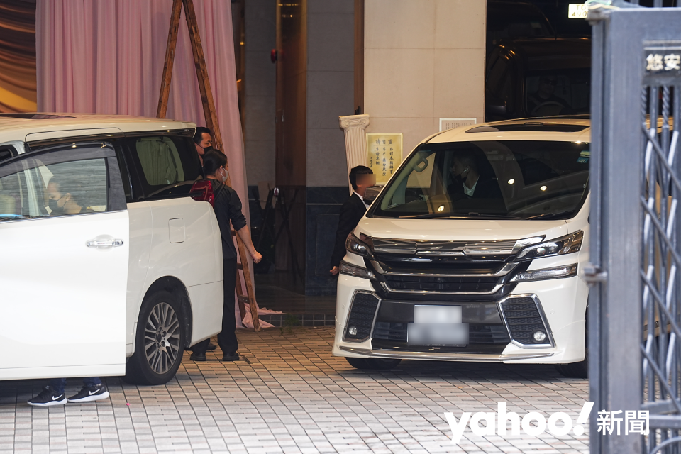 《Yahoo 新聞》直擊蔡天鳳今日（19日）出殯，靈車於早上 10 時許開車後，家屬離開寶福紀念館。