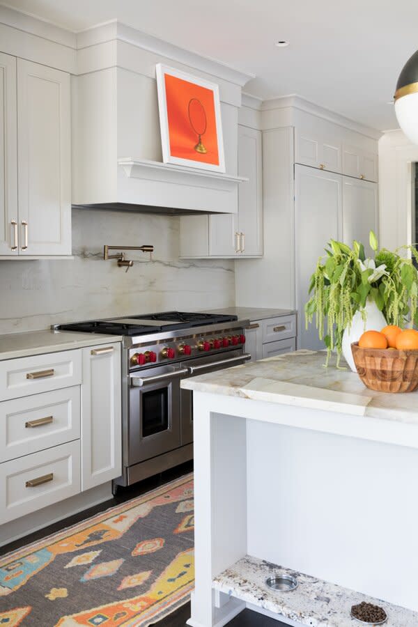 Kitchen with light metal finishes