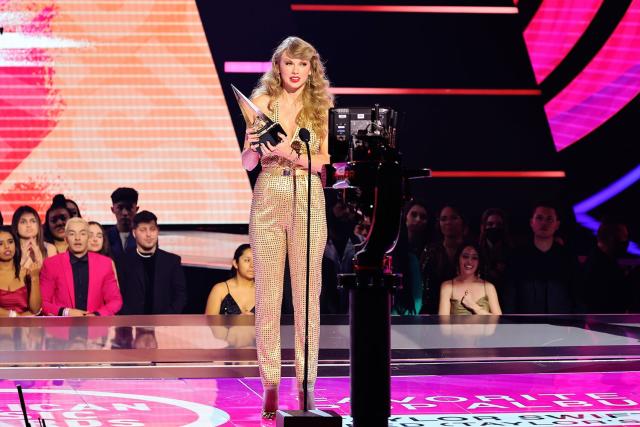 Taylor Swift Makes Surprise AMAs Appearance in Golden Jumpsuit