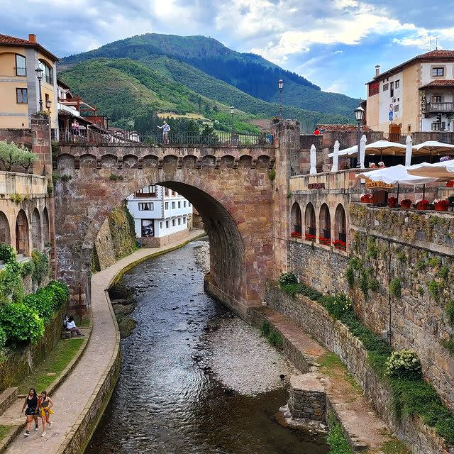 <p>Este pequeño pueblo de Cantabria es ideal para una escapada rural. Conocido como la villa de los puentes, te encantará pasear por ellos.</p><p><a href="https://www.instagram.com/p/Cep1gn6I9Ac/" rel="nofollow noopener" target="_blank" data-ylk="slk:See the original post on Instagram" class="link ">See the original post on Instagram</a></p>