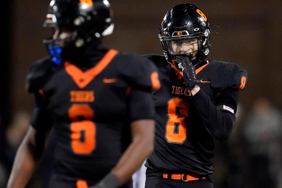 Ensworth's Mason Curtis (8) gets in position against MBA during the third quarter at Ensworth High School in Nashville, Tenn., Friday, Nov. 10, 2023.