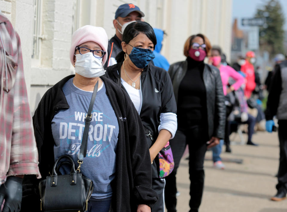 Detroit residents line-up to be tested for free for the coronavirus disease (COVID-19) at the Sheffield Center in Detroit, Michigan, U.S., April 28, 2020. REUTERS/Rebecca Cook     TPX IMAGES OF THE DAY