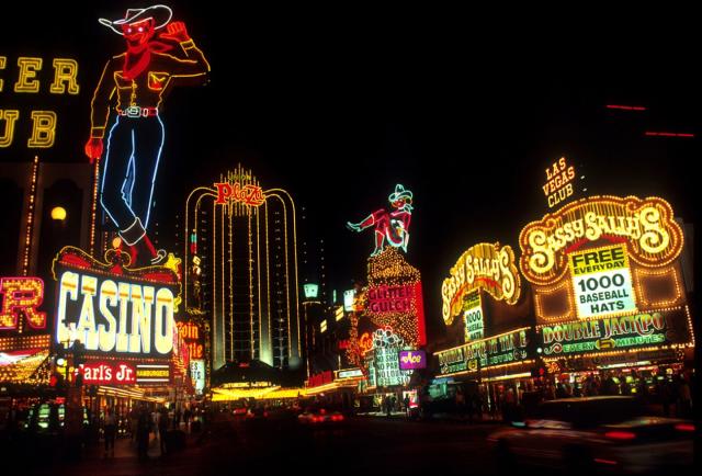 Fabulos Las Vegas, Traffic Sign Glowing on the Strip in Sin City of USA.  Iconic Signboard on the Road To Fremont Street in Nevada Editorial Stock  Image - Image of byway, gaming