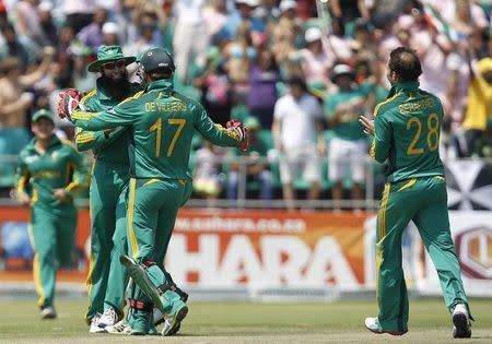 South Africa's Hashim Amla (2nd L) celebrates with team mates after making a catch to dismiss Pakistan's Younis Khan during their final one-day international (ODI) cricket match in Benoni March 24, 2013. REUTERS/Siphiwe Sibeko