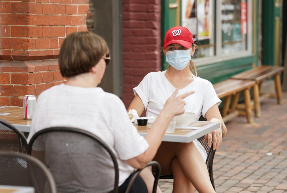 outdoor dining restaurant sidewalk virginia.JPG